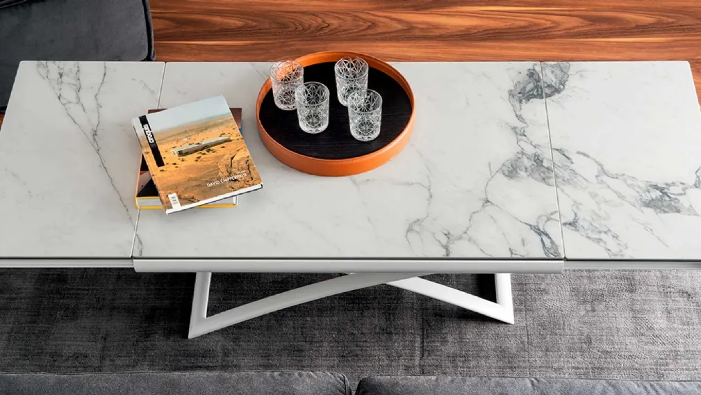 Tavolino allungabile con piano in ceramica effetto marmo Dakota di Calligaris