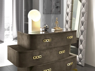 Specchiera Duse con cornice in ecopelle imbottita di Adriatica