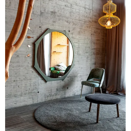 Specchio Colibri con cornice in legno di Rovere di Devina Nais