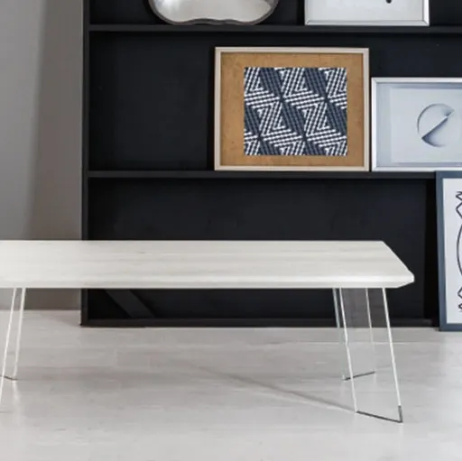 Tavolino Swing con top in Rovere massello e gambe in vetro trasparente di Devina Nais