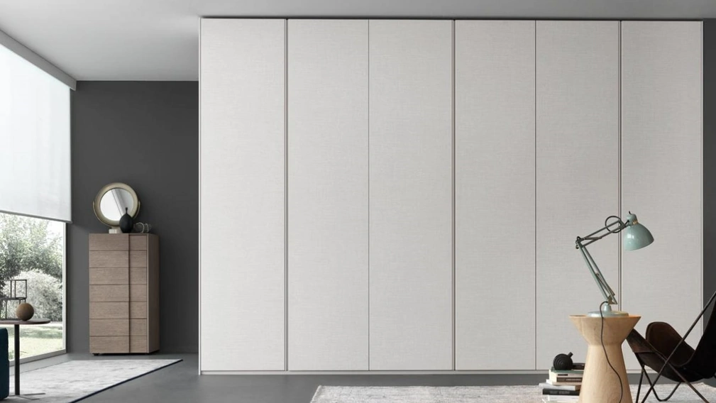 Armadio con ante battenti Glide laccato opaco di Giellesse