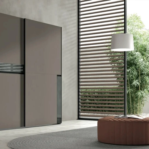 Armadio con anta scorrevole e inserto in vetro Margo di Artigianmobili