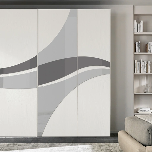 Armadio Mirea con ante scorrevoli in frassino e specchio di Adriatica