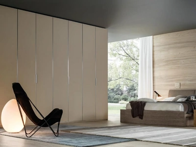 Armadio con ante battenti Pivot laccato opaco di Giellesse