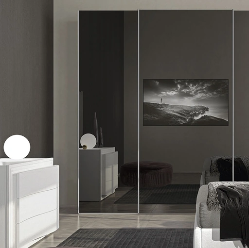 Armadio Riflessi con ante scorrevoli a specchio di Adriatica