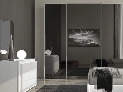 Armadio Riflessi con ante scorrevoli a specchio di Adriatica