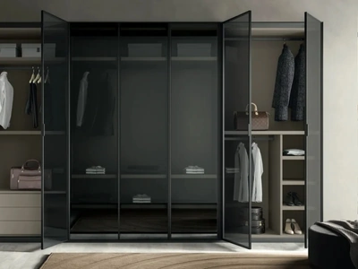 Armadio con anta battente in vetro Schik di Artigianmobili