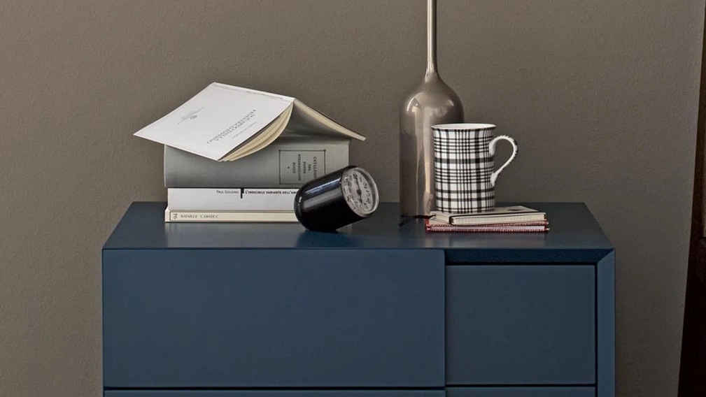 Comodino Twist in legno laccato di Giellesse