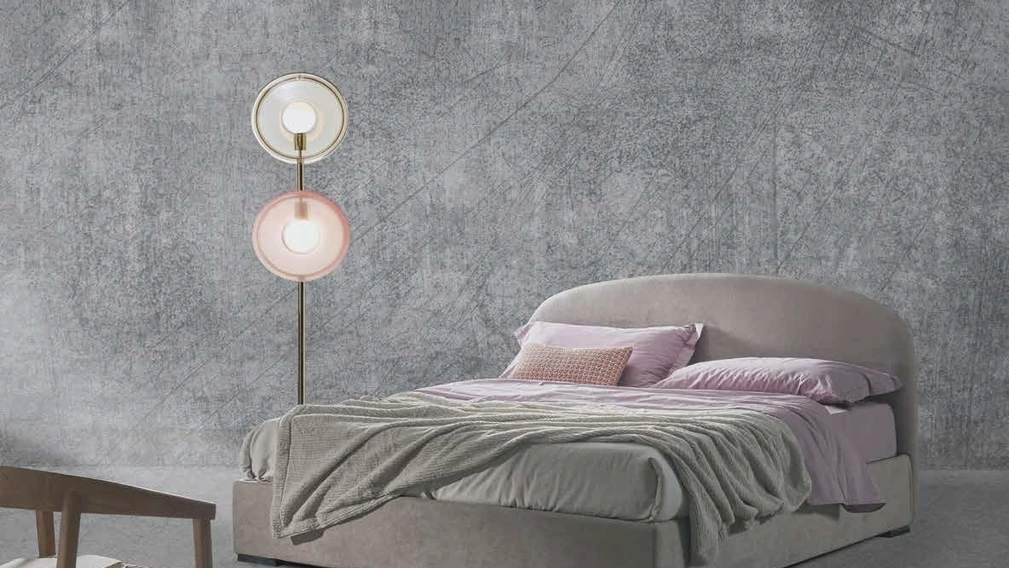 Letto in tessuto con testiera sagomata Andromeda di Lettissimi