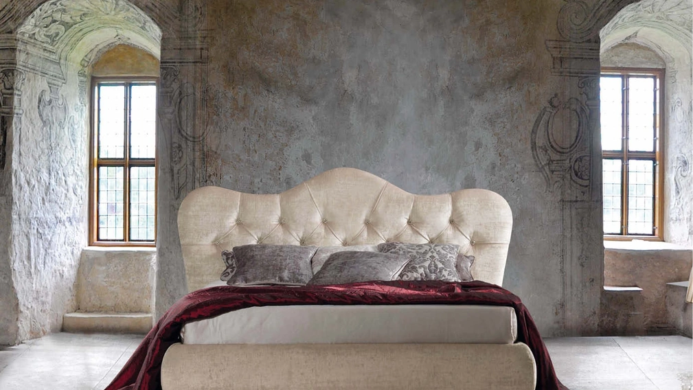 Letto in tessuto con testiera sagomata Bacio di Lettissimi