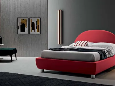 Letto in tessuto con testiera a mezza luna Compasso di Cosmo Letti