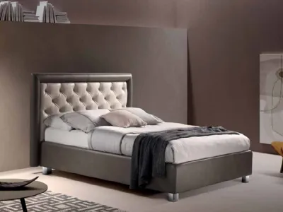 Letto in pelle con testiera bicolore lavorazione capitonné con cornice liscia Regolo di Cosmo Letti