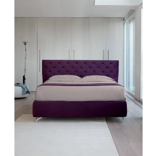 Letto in tessuto Duke con tetsiera in lavorazione capitonnè  e box contenitore di Bontempi Letti Design