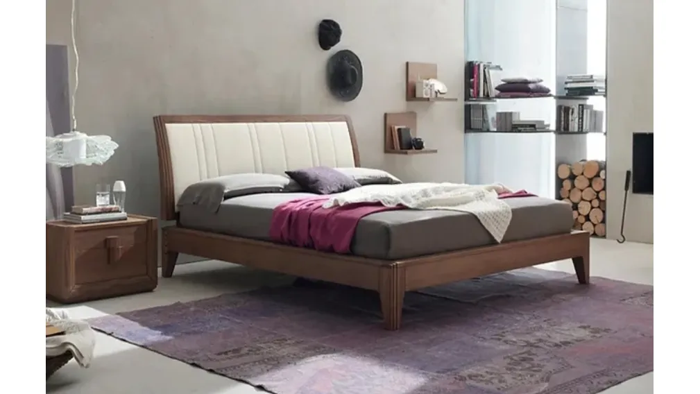 Letto con testiera in legno di Frassino con pannello in tessuto Stilo di Fasolin