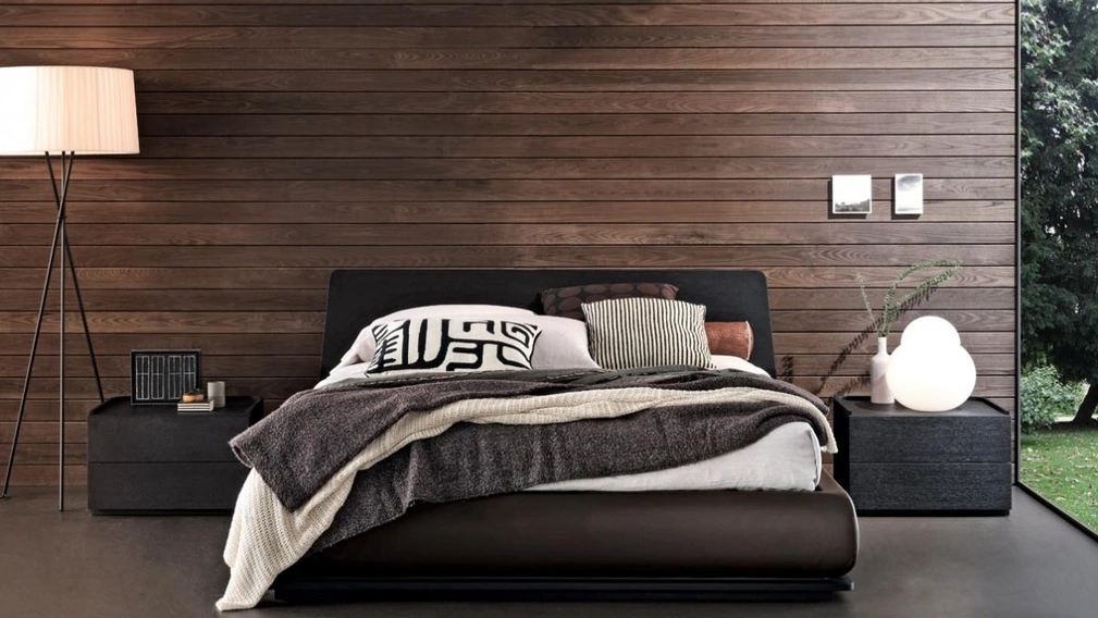 Letto con testiera in legno e giroletto contenitore rivestito in pelle Charme di Giellesse