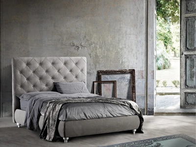 Letto classico in tessuto con testiera imbottita e trapuntata Anastasia di Lettissimi