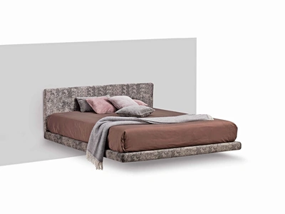 Letto Magia in tessuto con testiera, sostenuto da un unico piede, offre una sensazione di leggerezza di Lettissimi