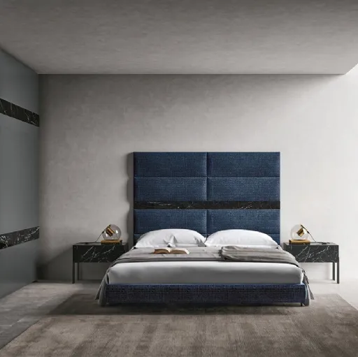 Letto di design con testiera in tessuto con inserto in marmo Materia 06 di Passione Italiana