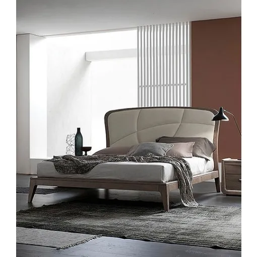 Letto matrimoniale in legno con testiera in pelle Plus di Fasolin