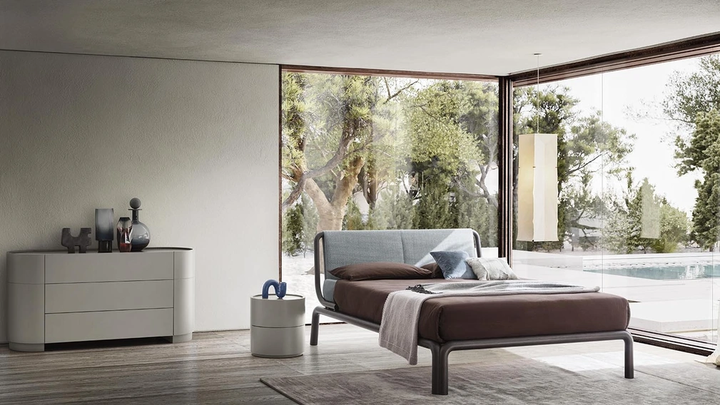 Letto in legno massello e tessuto Rovì di Alf Da Frè