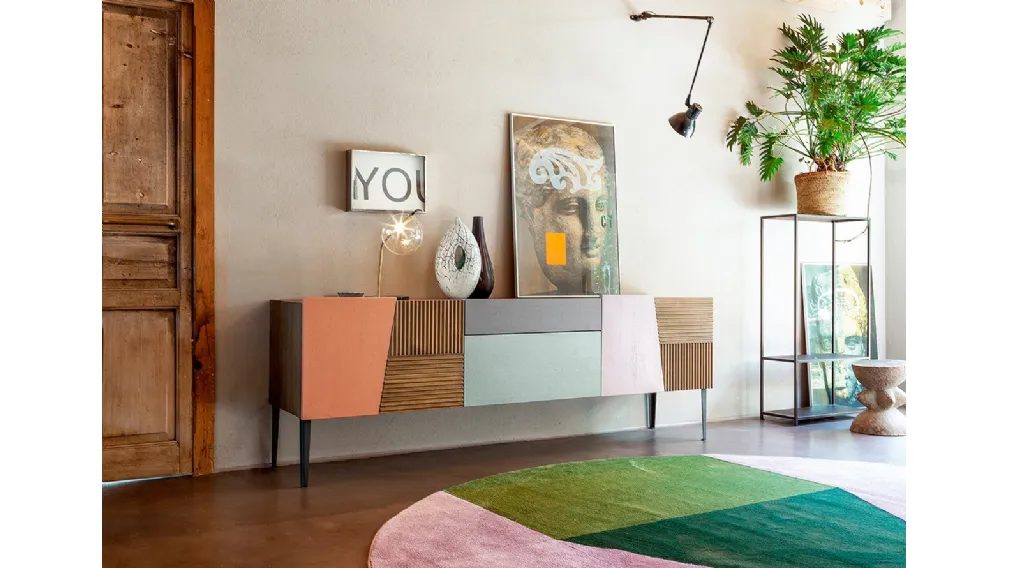 Madia Zero16 Creativa formata da pannelli in legno con varie finiture di Devina Nais