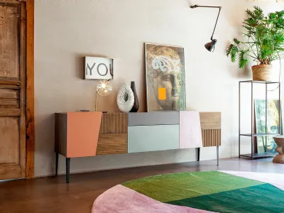 Madia Zero16 Creativa formata da pannelli in legno con varie finiture di Devina Nais