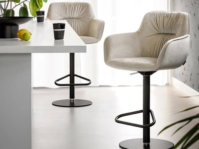 Sgabello Cocoon in pelle imbottita di Calligaris