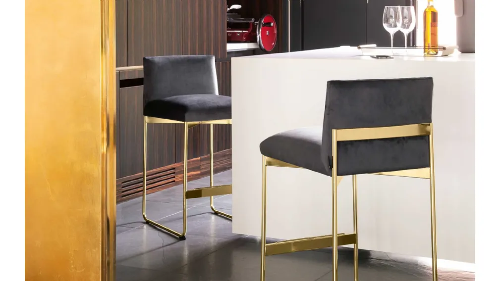 Sgabello in microfibra in ottone Gala di Calligaris
