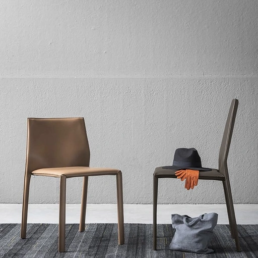 Sedia Corium in cuoio di  Alf Da Frè