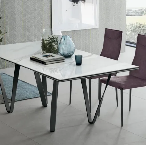 Sedia Diva in tessuto con struttura in metallo antracite di Sedit