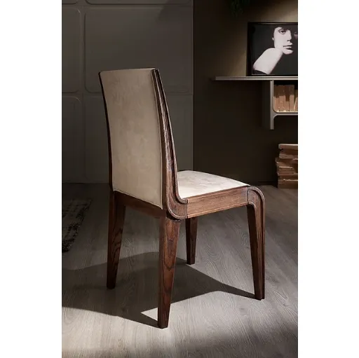 Sedia Cleo in pelle con struttura in legno di Fasolin