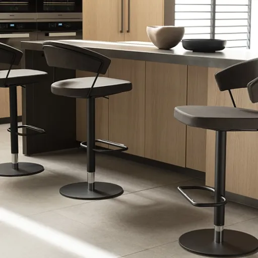 Sgabello Great in pelle di Scavolini