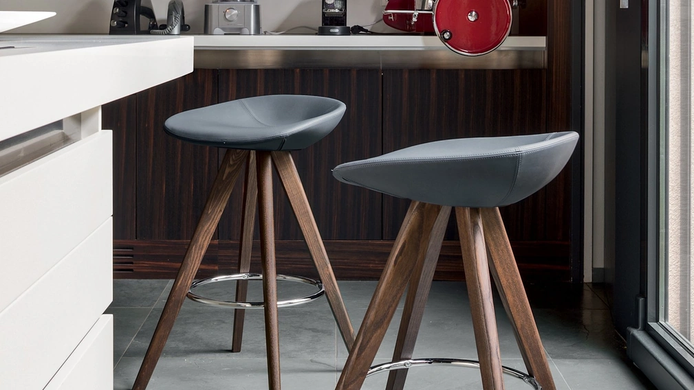 Sgabello Palm in pelle di Calligaris