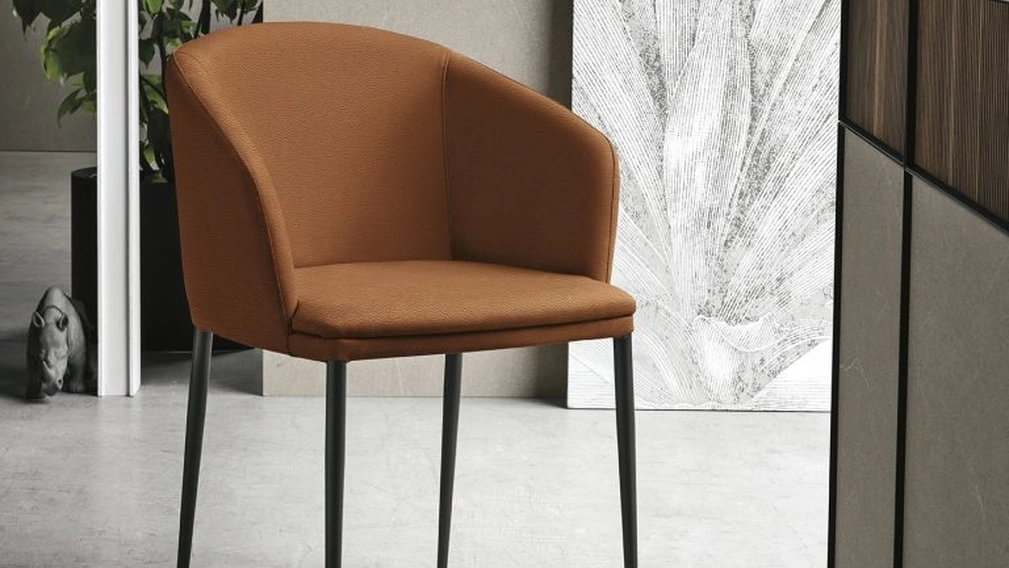 Sedia con braccioli Sofia poltroncina in pelle imbottita di Sedit