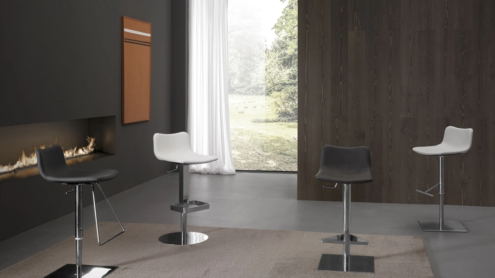 Sgabello Taxi C in ecopelle con struttura in metallo di Zamagna