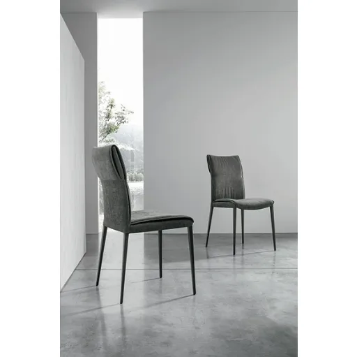 Sedia con imbottitura comfort e gambe in legno Annie di Calligaris