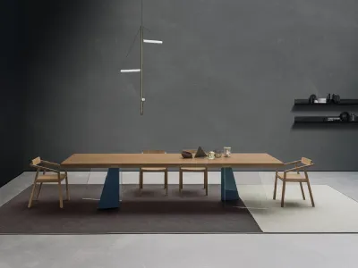 Tavolo M3 in legno massello di Rovere con base in ferro e vetro Devina Nais