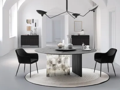 Tavolo Manhattan Slice con piano in Rovere e base in vetro con decoro e legno di Devina Nais