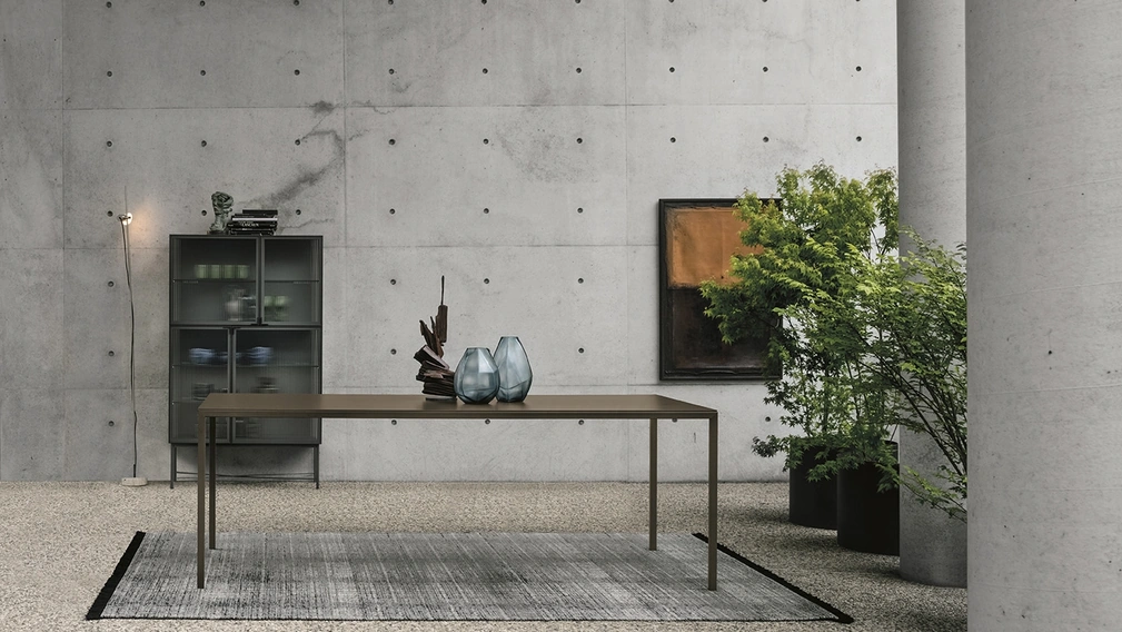 Tavolo Strong con top laccato antigraffio bronzo di Sedit