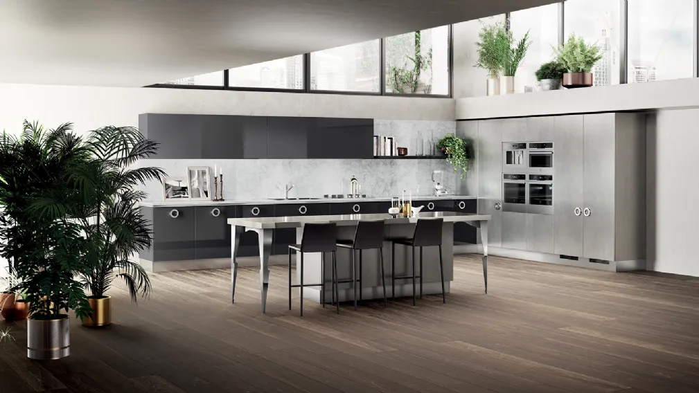 Cucina Classica Exclusiva in Laccato lucido Grigio Ferro di Scavolini