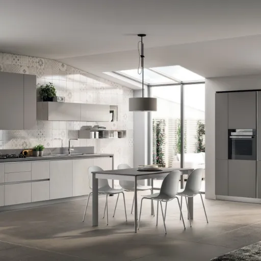 Cucina Moderna lineare Evolution in decorativo Frassino Elegance e laminato Pietra Grey di Scavolini