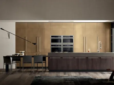 Cucina Moderna Mood in Noce Saxony e laccato Stained Brass di Scavolini