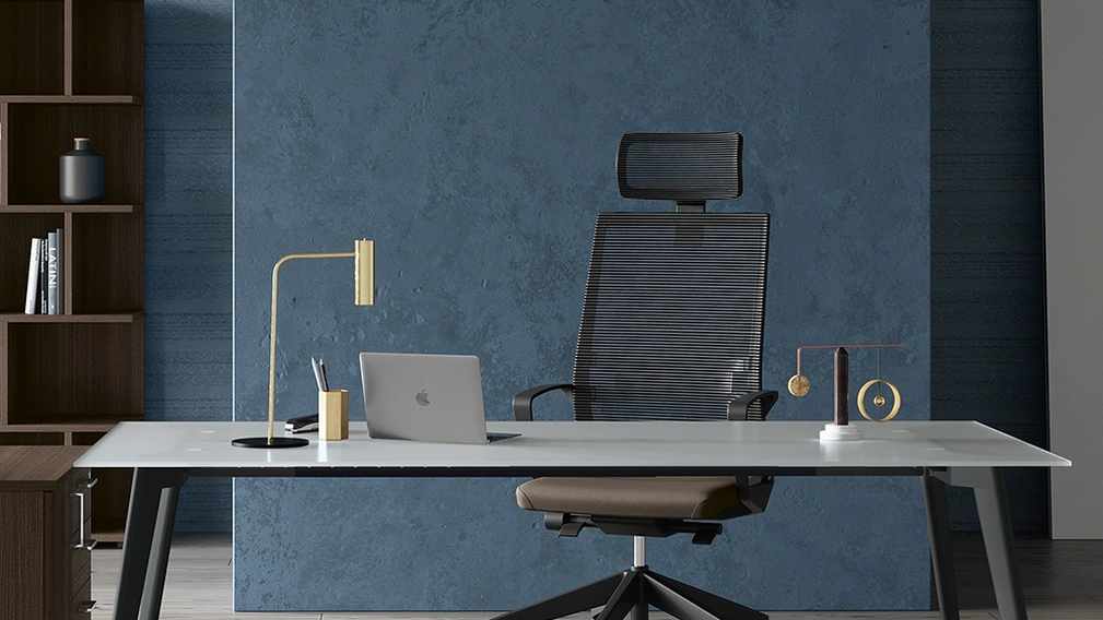 Poltrona Direzionale Duke in tessuto con schienale a rete con supporto lombare di Compir