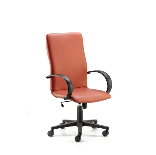 Poltrona Direzionale Gamma in ecopelle imbottita di Compir