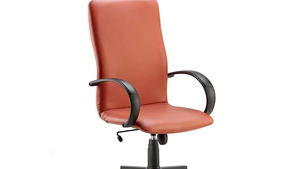 Poltrona Direzionale Gamma in ecopelle imbottita di Compir