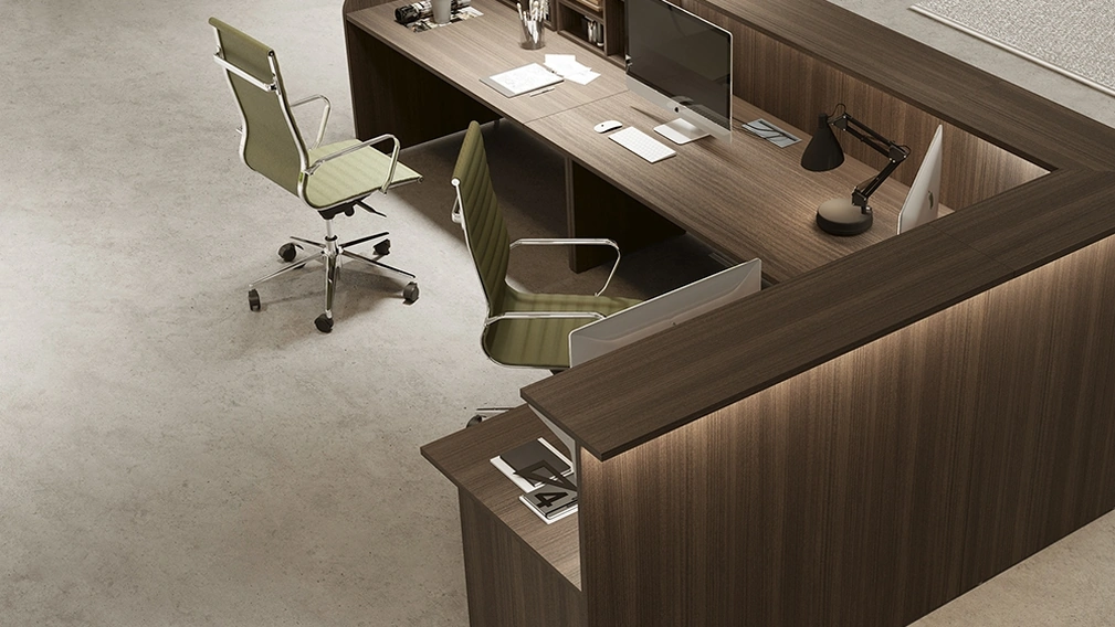 Poltrona Direzionale in pelle con impunture orizzontali e braccioli in acciaio cromato Karma di Compir