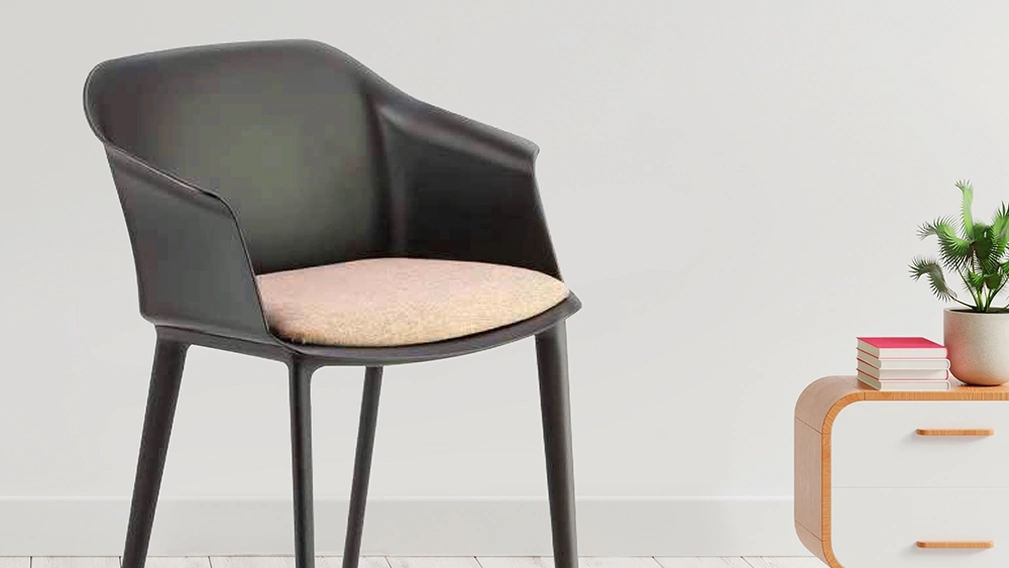 Seduta Ospiti Kona in polipropilene con cuscino in tessuto imbottito di Compir