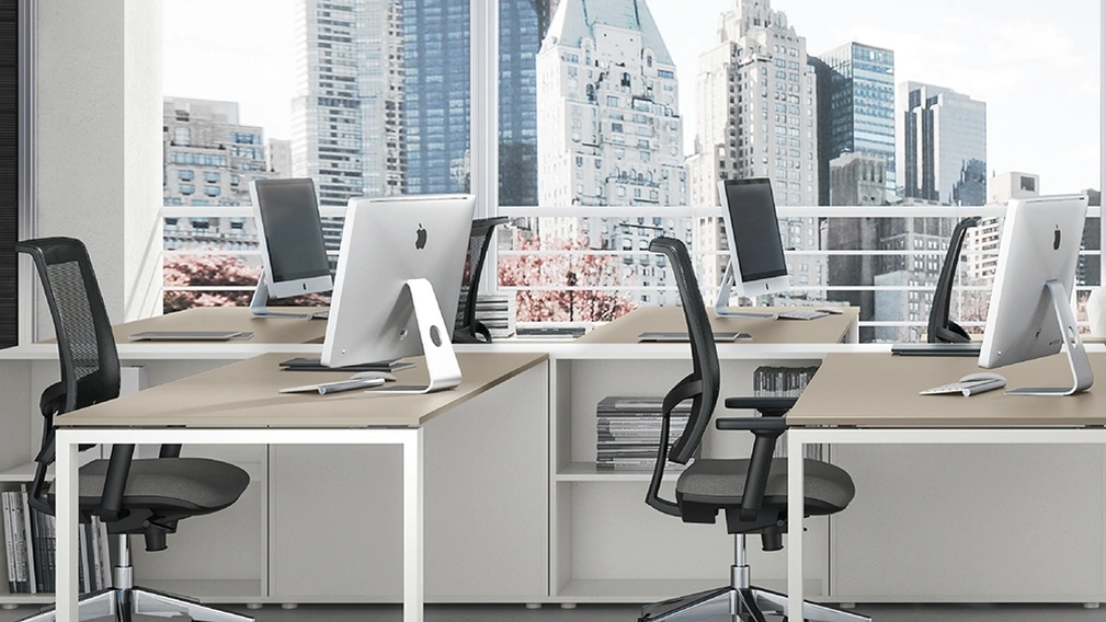 Seduta Operativa Living con schienale in tessuto a rete e seduta in tessuto imbottito di Compir