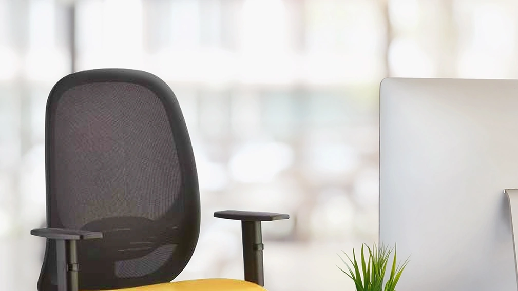 Seduta Operativa Nemo con schienale in tessuto a rete e seduta in tessuto imbottito di Compir