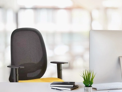 Seduta Operativa Nemo con schienale in tessuto a rete e seduta in tessuto imbottito di Compir